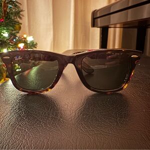 Ray-Ban Wayfarer Tortoise Sunglasses UNISEX